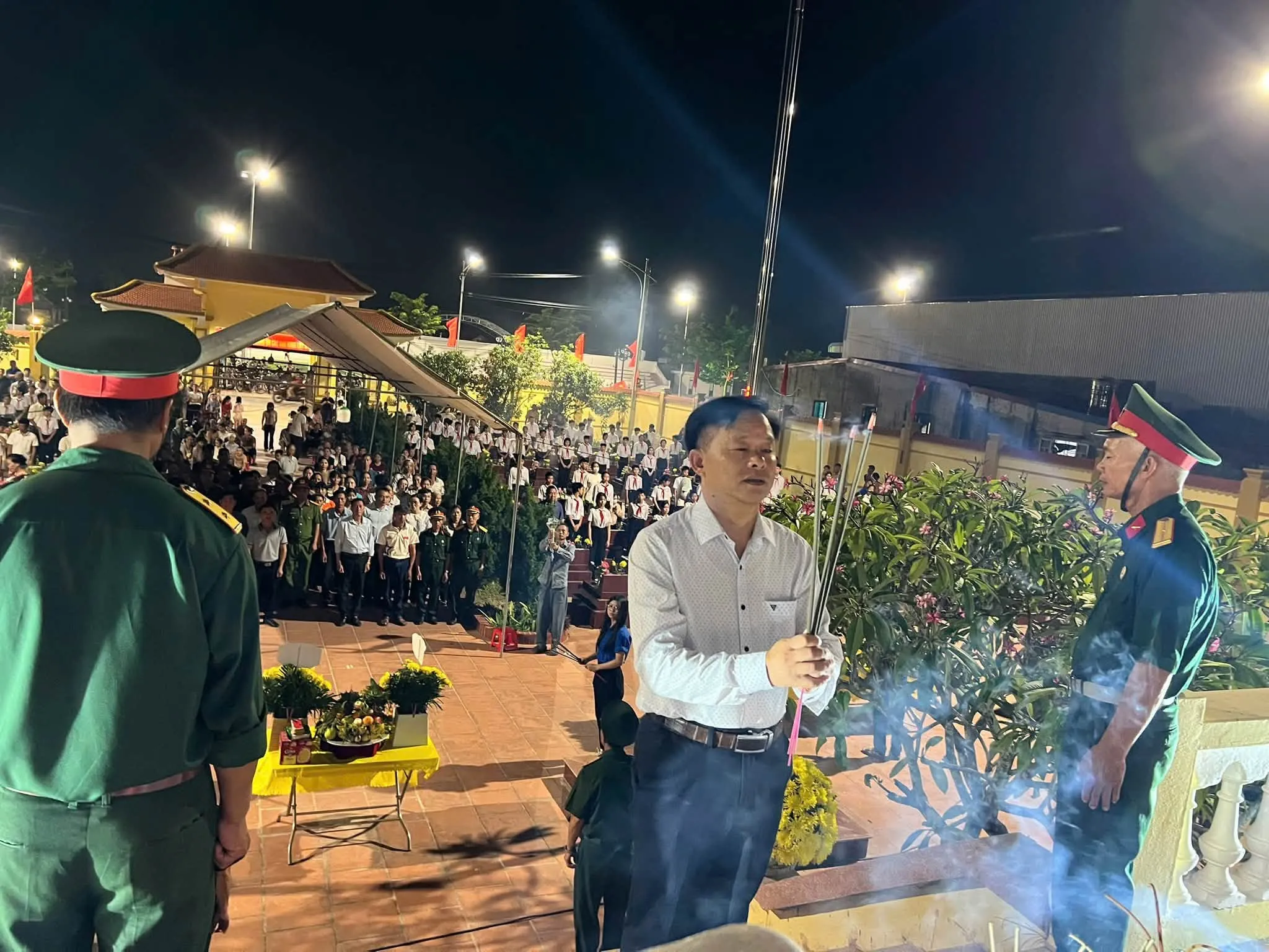 Xã Vĩnh Thịnh tổ chức lễ thắp nến tri ân nhân kỷ niệm 79 năm ngày thương binh - liệt sĩ